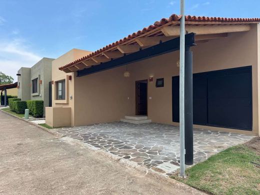 Casa Primavera 83, photograph 2