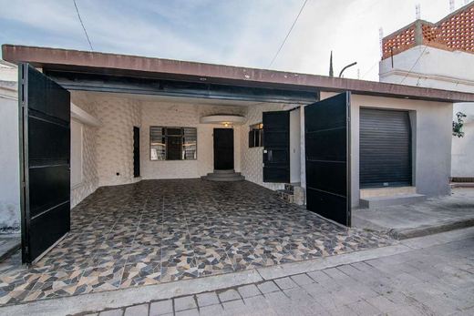 Casa de los Membrillos in Ixtlahuacán