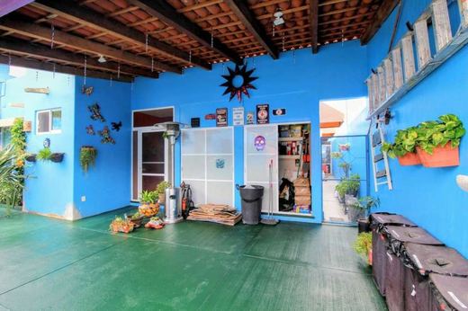 Happy House, photograph 7