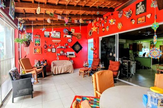 Happy House, photograph 8