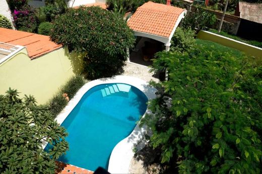 Luxury Home, photograph 12