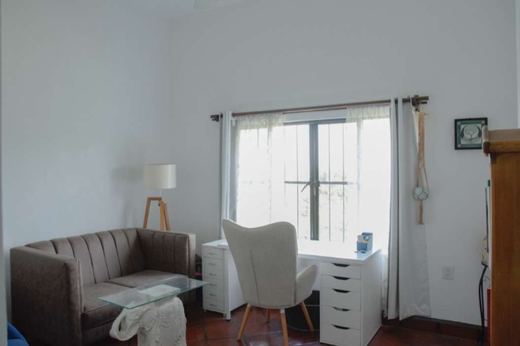 Luxury Home, photograph 13