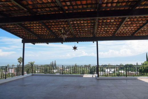 Luxury Home, photograph 15