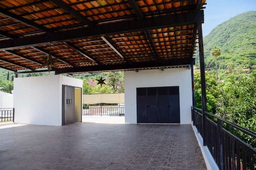 Luxury Home, photograph 16
