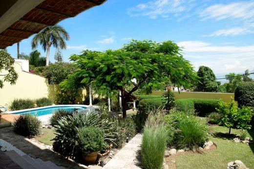 Luxury Home, photograph 17