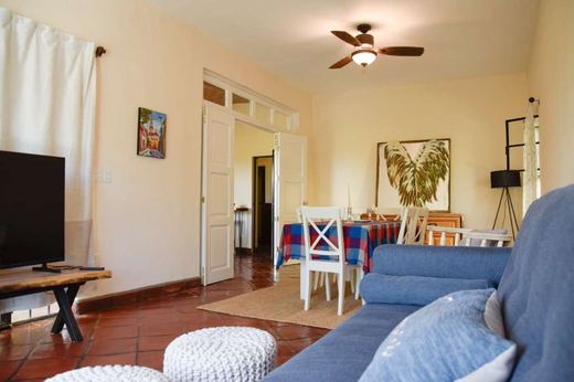 Luxury Home, photograph 8