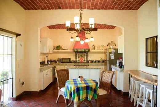 Luxury Home, photograph 9