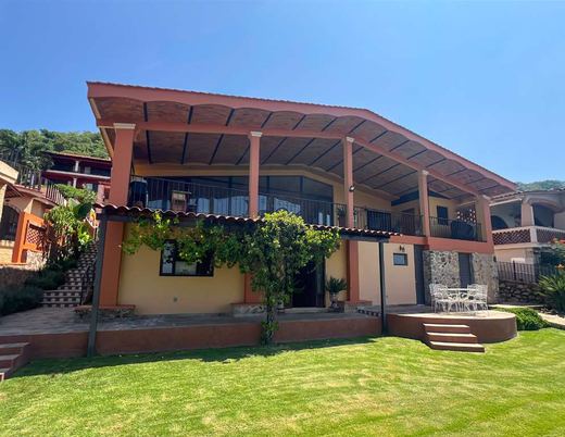 Serenity Place, photograph 2