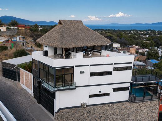 Palapa on the Hill, photograph 2