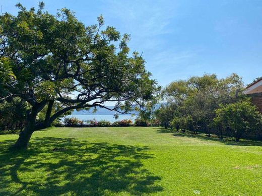 EL Chante Lakefront, photograph 15