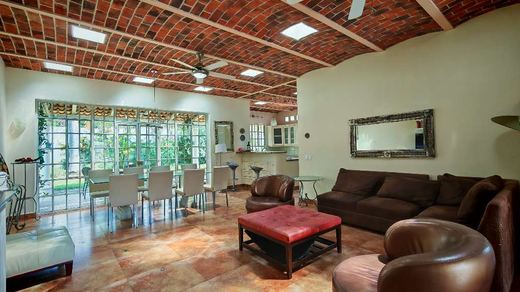 Casa Wells, photograph 9