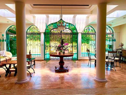 Casa Reedcrest in Raquet Club