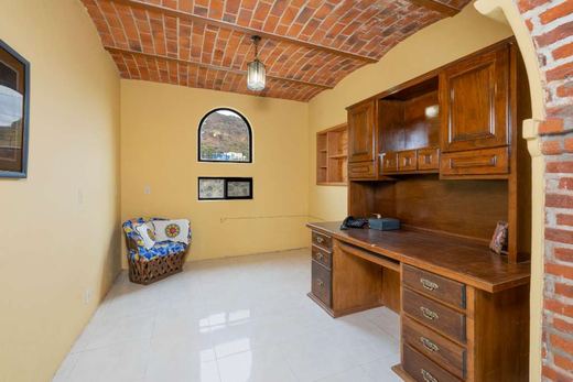 Hacienda Cisnes, photograph 16