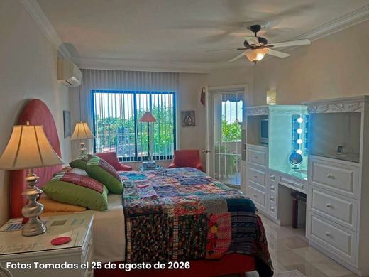 EL Palmar Courtyard, photograph 10