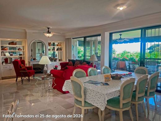 EL Palmar Courtyard, photograph 4