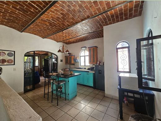 Casa Grey, photograph 2