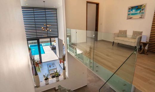 Modern Serenity with Views, photograph 12