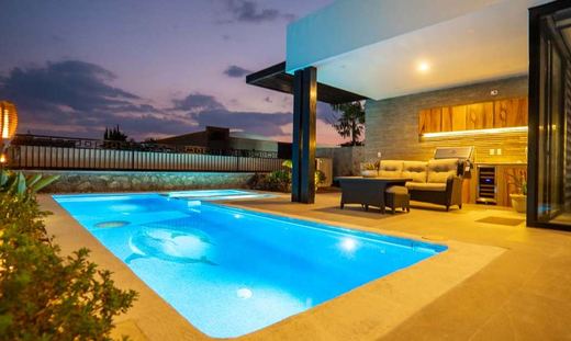 Modern Serenity with Views, photograph 4