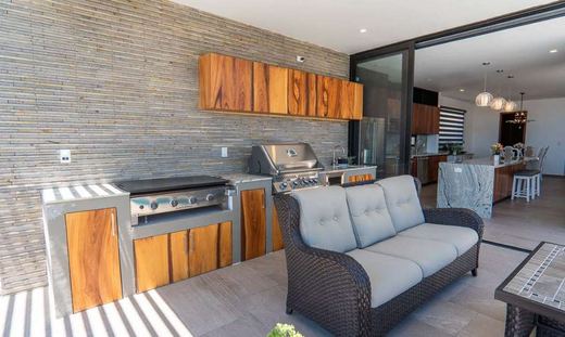 Modern Serenity with Views, photograph 6