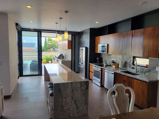 Modern Serenity with Views, photograph 8