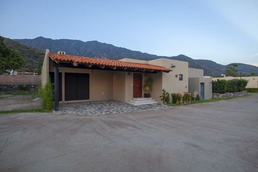Casa Lirio # 9, photograph 4