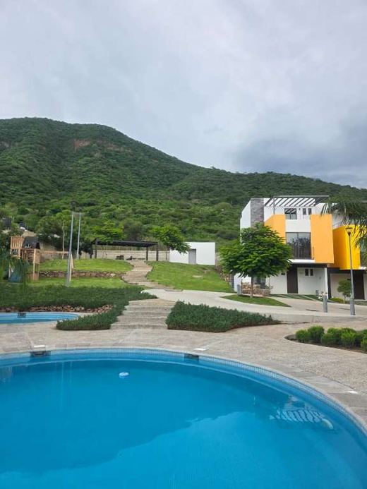 Residencia del Lago Luna, photograph 2