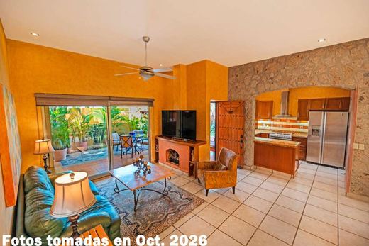 A Luminous Modern Hacienda, photograph 4