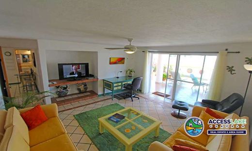 Villas del Tepalo Lake View Duplex, photograph 17