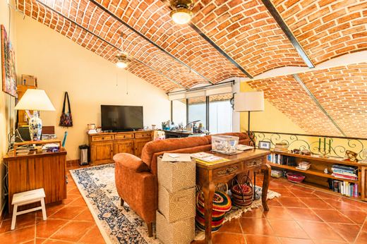 Casa de la Bandera, photograph 9