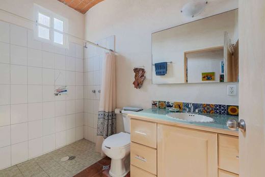 Established Income Property, photograph 13