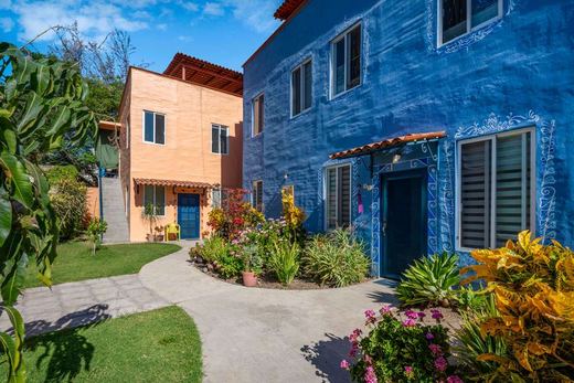 Established Income Property, photograph 3