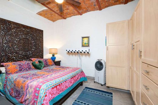 Established Income Property, photograph 6