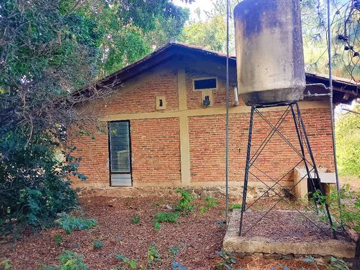 Lakefront Fixer Upper, photograph 13