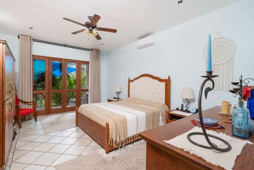Casa Ladera, photograph 12