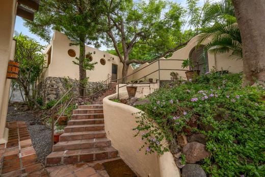 Casa Ladera, photograph 3