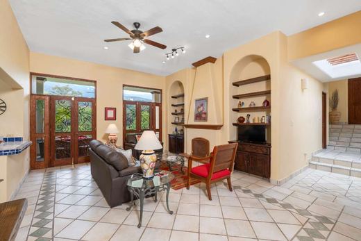Casa Ladera, photograph 4