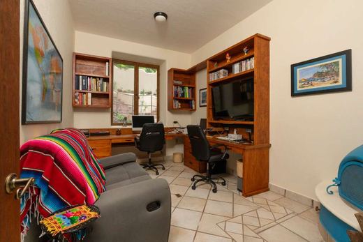 Casa Ladera, photograph 9