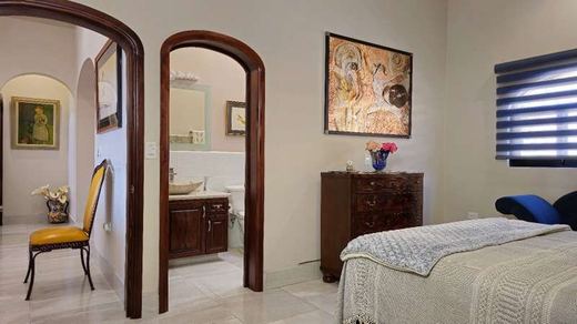 Lake View Luxury, photograph 13