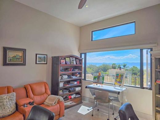 Lake View Luxury, photograph 14
