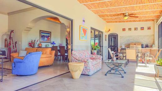 Lake View Luxury, photograph 15