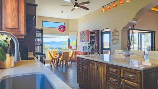 Lake View Luxury, photograph 6