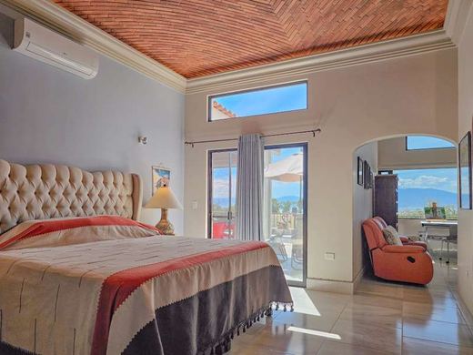 Lake View Luxury, photograph 9