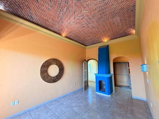 Villa Amarilla, photograph 5