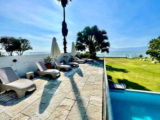 Ajijic Lakefront, photograph 16