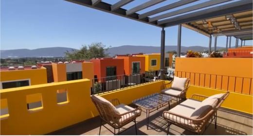 Residencia del Lago Sol, photograph 2