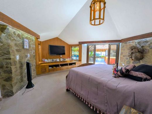 Resort Style Family Estate, photograph 13