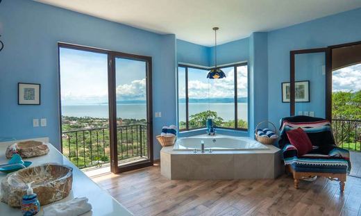 Lakeview Splendor, photograph 13