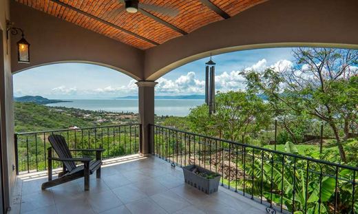 Lakeview Splendor, photograph 14