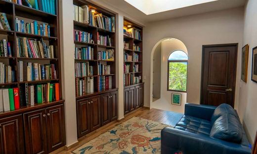 Lakeview Splendor, photograph 15