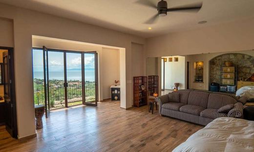 Lakeview Splendor, photograph 18
